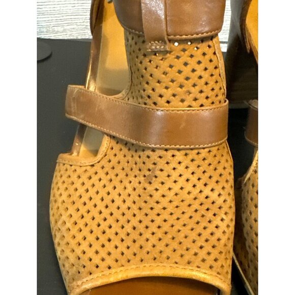 Naturalizer Tan Draft Sandal Size 7 - Picture 2 of 6